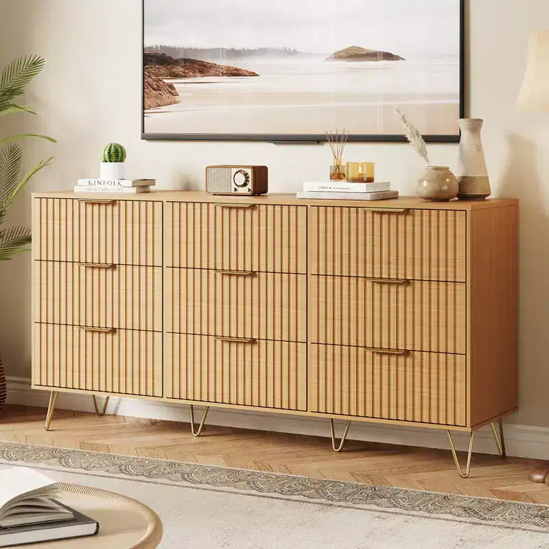 Commode à neuf tiroirs avec rainures