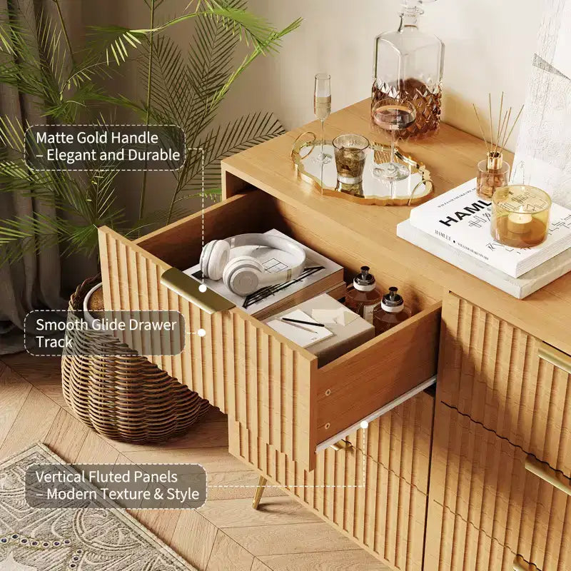 Commode à neuf tiroirs avec rainures